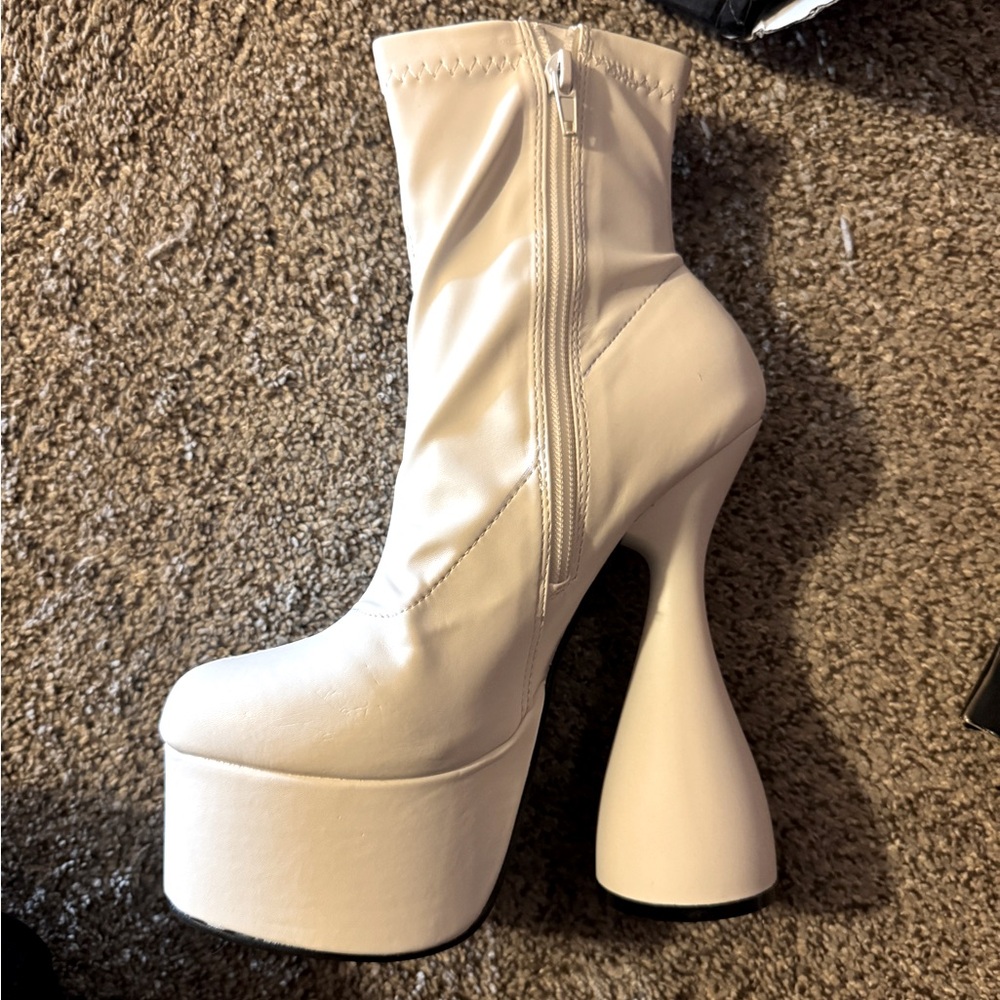 Nasty Gal Hourglass shoes